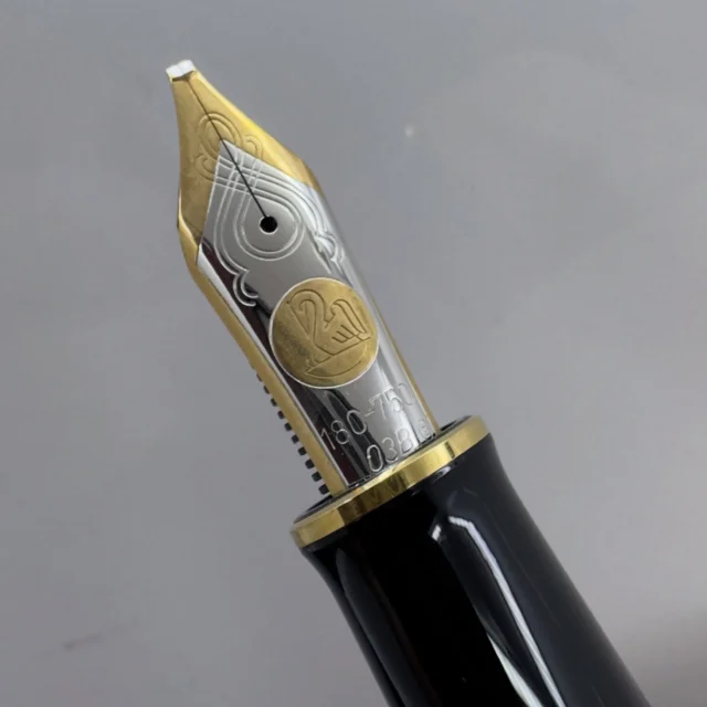 Pelikan M1000 with 03B Triple Broad Nib headed to our eBay store shortly. 

#pelikanpen #pelikanpens #pelikanm1000 #fountainpen #rarepen